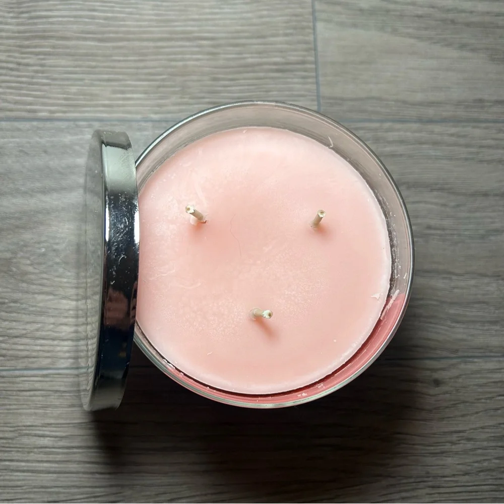 New Bath & Body Works 3-Wick Candle in Champagne Toast - Picture 4 of 5